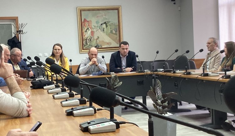 Депутатите от „БСП за България“ Иван Ченчев и Вяра Емилова се срещнаха със спортните клубове в Ловеч